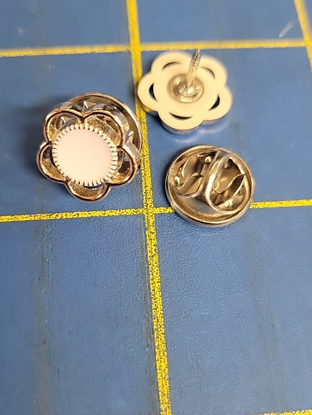 Flower Floral Tack 0.25" Pin Gold Tone New 1 Pair (#6)